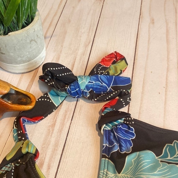 Daisy Fuenes Floral Bikini Top​ - Picture 3 of 7